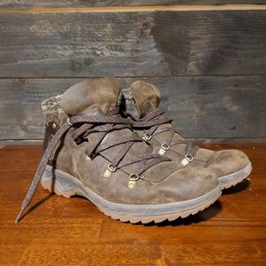 MERRELL HIKING BOOTS - sz 10.5